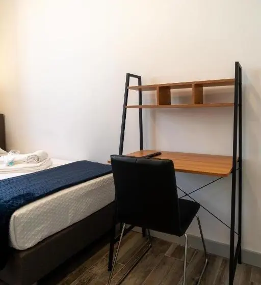Standard-huone Jaettu Kylpyhuone, Leevin Guesthouse