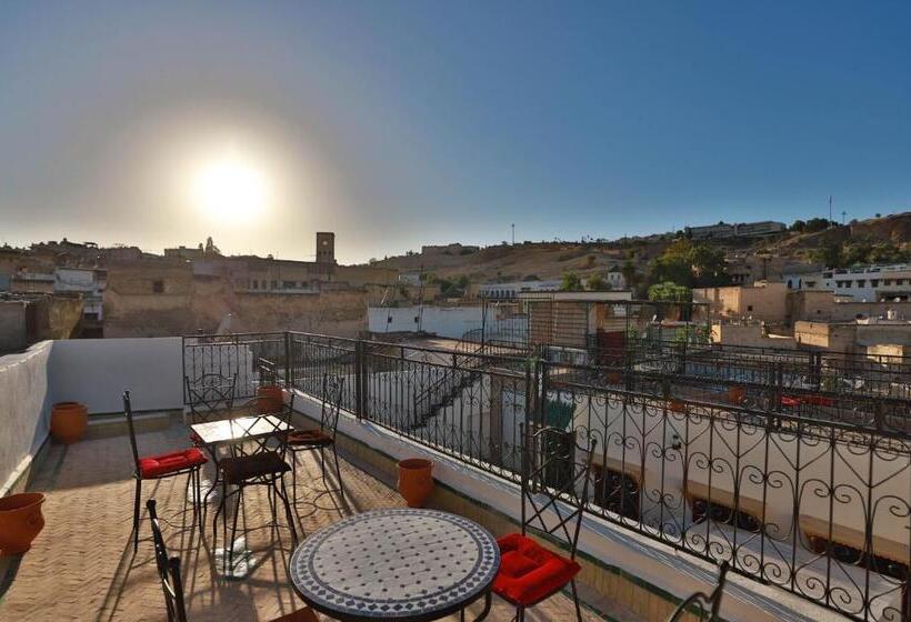 اتاق استاندارد سه نفره, Riad Qamar Fez