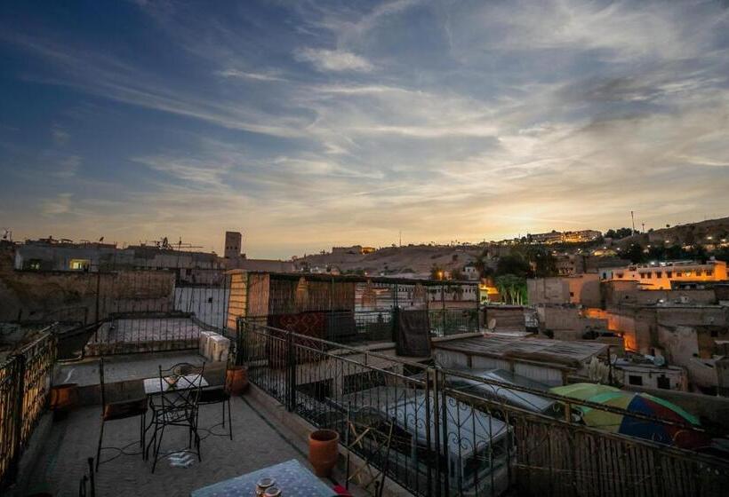 اتاق استاندارد سه تخته با بالکن, Riad Qamar Fez