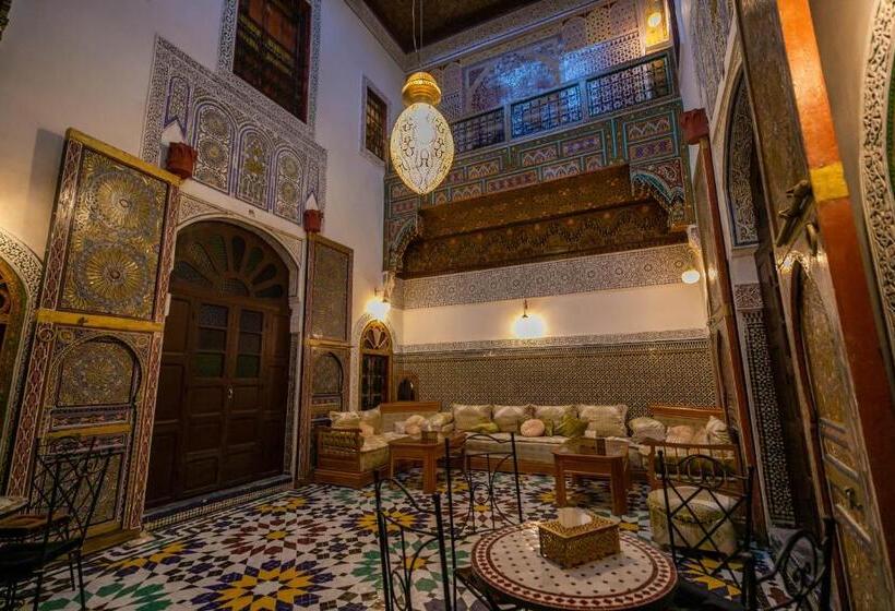 带阳台的三人标准间, Riad Qamar Fez