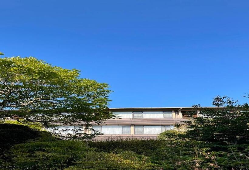 اتاق استاندارد سه نفره, Sengokubara Cocon