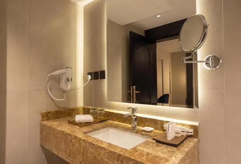 اتاق استاندارد با تخت بزرگ, Skyline Hotel & Suites
