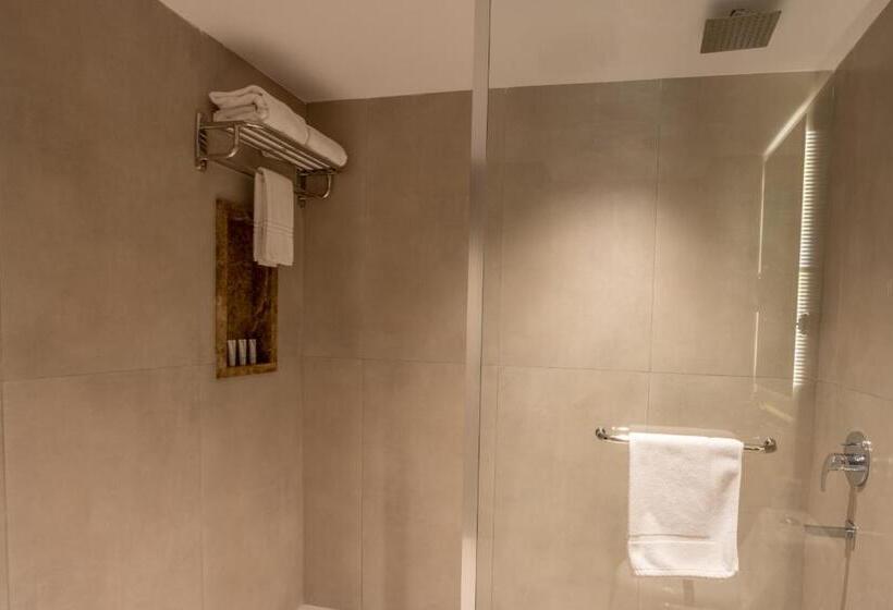 스위트, Skyline Hotel & Suites