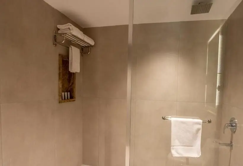 سوییت, Skyline Hotel & Suites