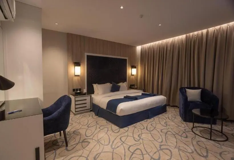 اتاق لوکس با تخت بزرگ, Skyline Hotel & Suites