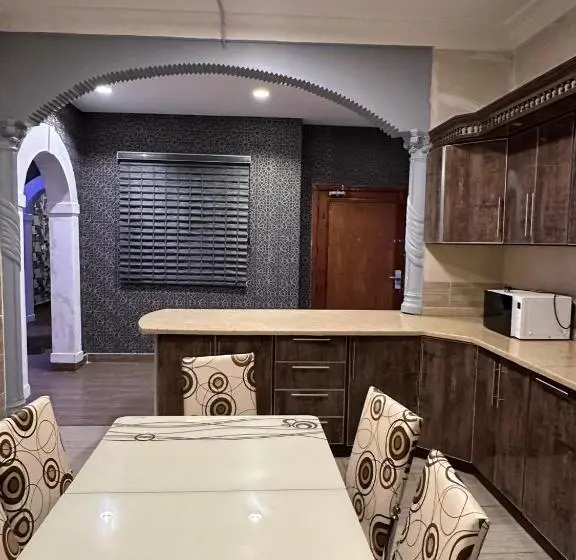Perhesviitti, قصر بلجرشي
