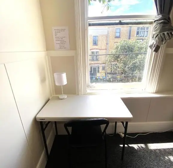 スタンダードシングルルーム, 215 Edinburgh Castle