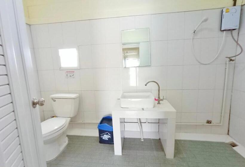 Quarto Familiar Banheiro Compartilhado, Wet! A Pool Party Hostel By Wild & Wandering