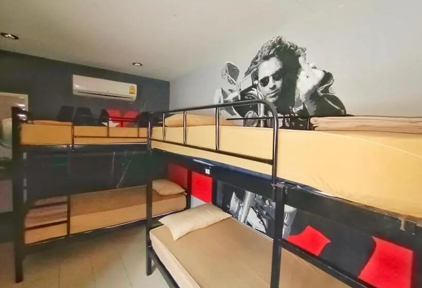 浴室共有ファミリールーム, Wet! A Pool Party Hostel By Wild & Wandering