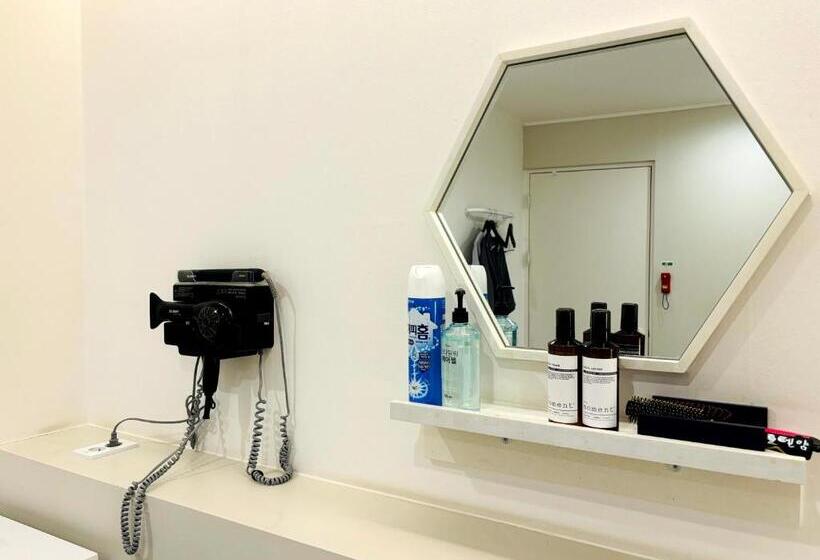 Номер Deluxe, Yam