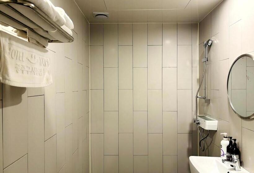 带大床的标准间, Yam