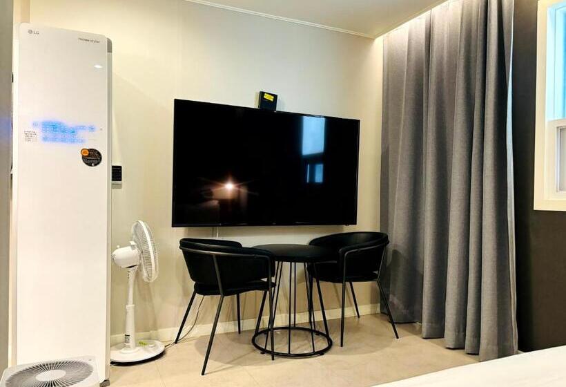 스탠다드 룸 킹사이즈 침대, Yam