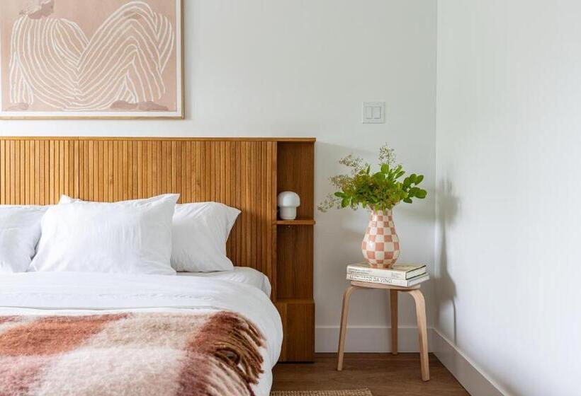 غرفة قياسية سرير كينج, The Evangeline