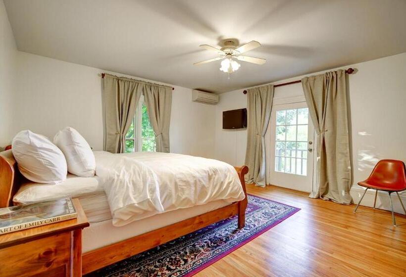 غرفة قياسية سرير كينج, The Evangeline