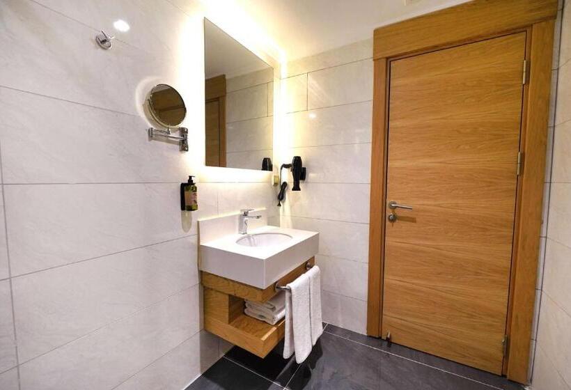 غرفة سوبيريور, Days Inn By Wyndham Istanbul Bomonti