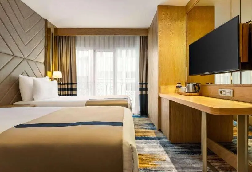 キングサイズベッドのスタンダードルーム, Days Inn By Wyndham Istanbul Bomonti