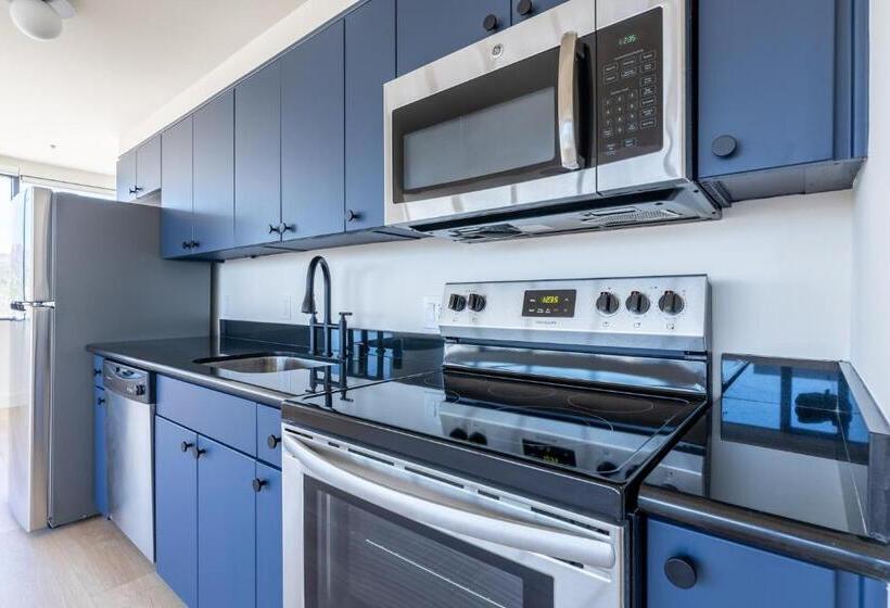 إستديو عائلى, Kasa Sunset Los Angeles