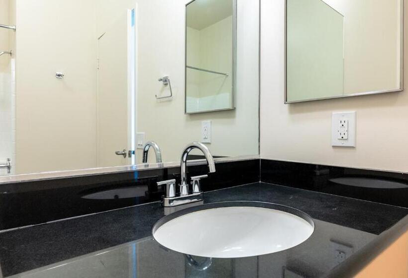 إستديو عائلى, Kasa Sunset Los Angeles