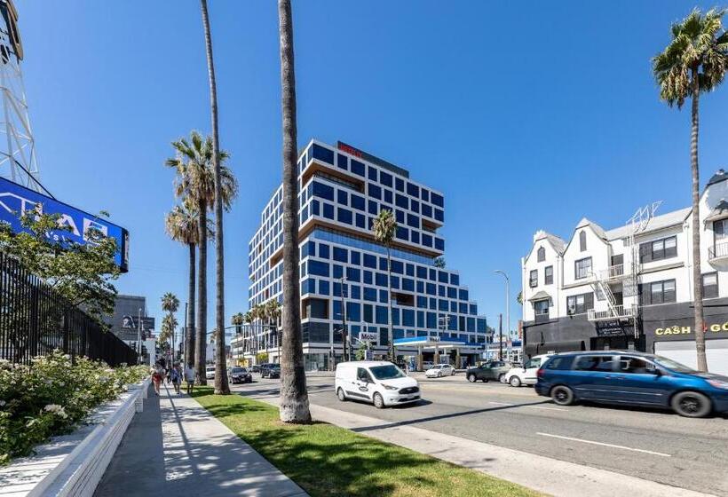 إستديو عائلى, Kasa Sunset Los Angeles