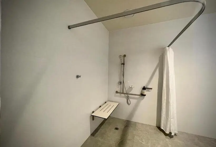 Standard Yhden Hengen Invahuone, Platinum Rooms