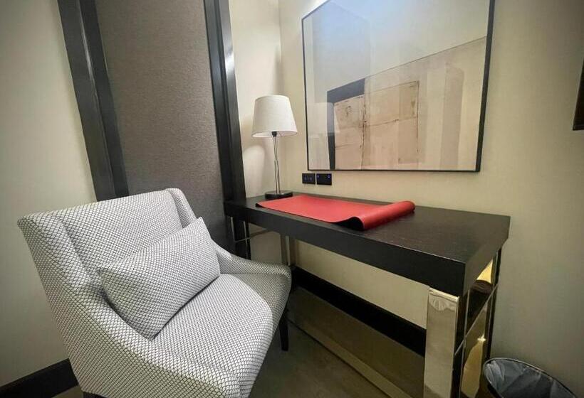 חדר סטנדרט יחיד מותאם לאדם עם מוגבלויות, Platinum Rooms