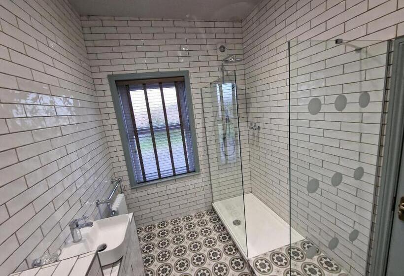 شقة ديلوكس غرفة واحدة, The Ivy Tree