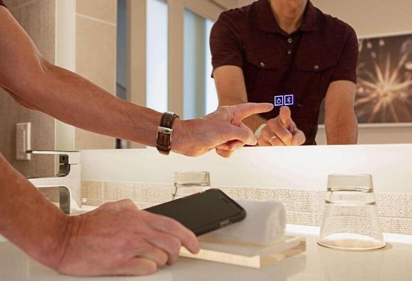 سوئیت برای معلولان, Cambria Hotel Burbank Airport