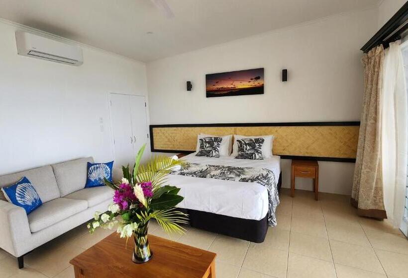 اتاق لوکس با بالکن و چشم‌انداز دریا, Resort Tava'e
