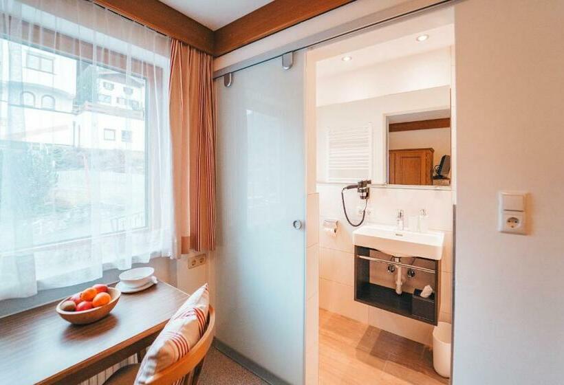 اتاق استاندارد یک نفره, Garni Almjur