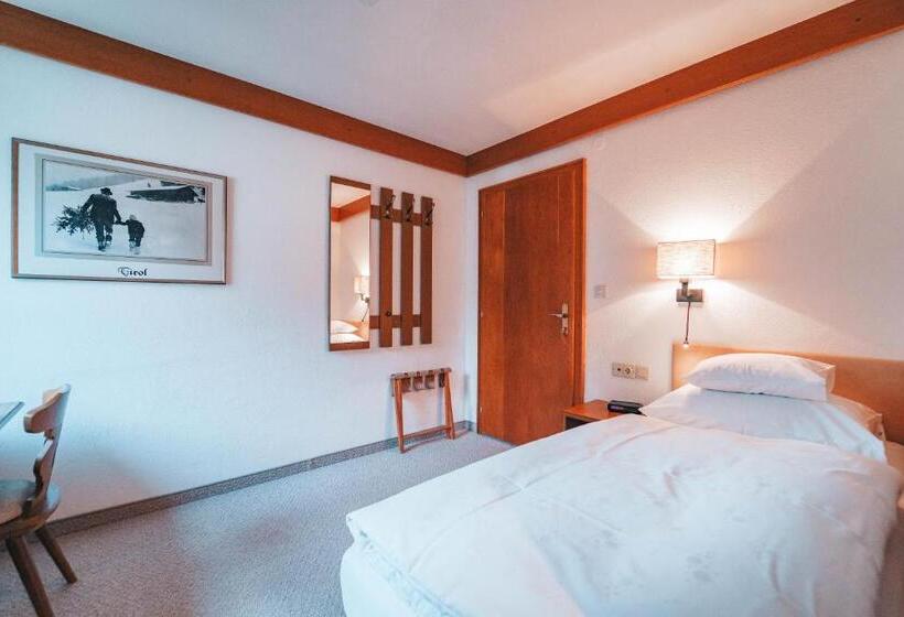 آپارتمان 3 خوابه, Garni Almjur