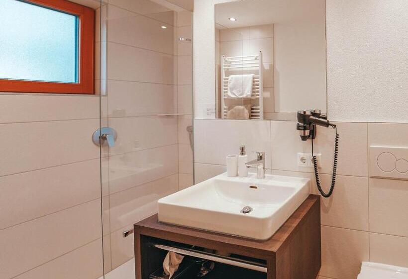 آپارتمان 3 خوابه, Garni Almjur