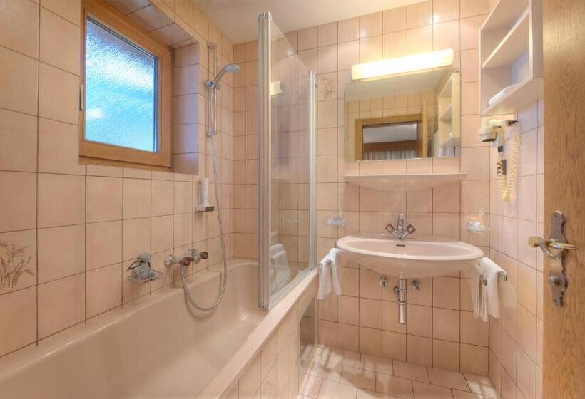 کلبه ییلاقی, Garni Almjur