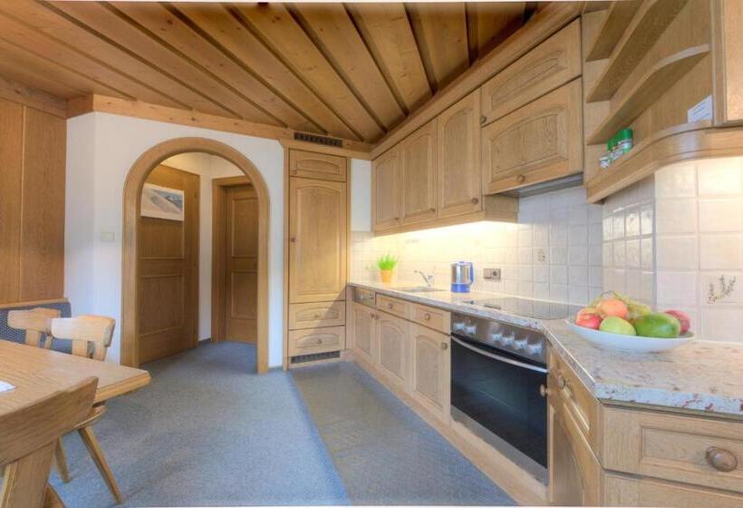 کلبه ییلاقی, Garni Almjur