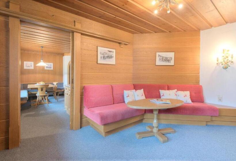 کلبه ییلاقی, Garni Almjur