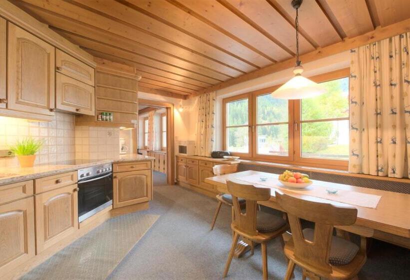 کلبه ییلاقی, Garni Almjur