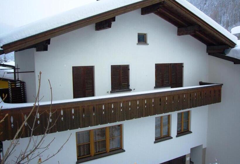 کلبه ییلاقی, Garni Almjur