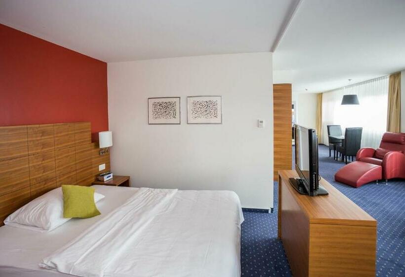 جناح جونيور, Hori Inn