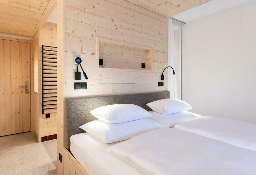 标准间带阳台, Mari Pop