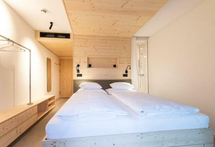 标准间带阳台, Mari Pop