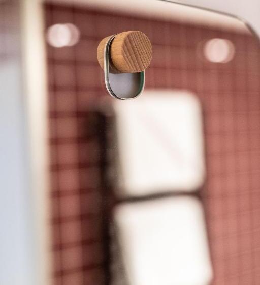 套房带泳池景, Mari Pop