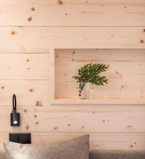 套房带泳池景, Mari Pop