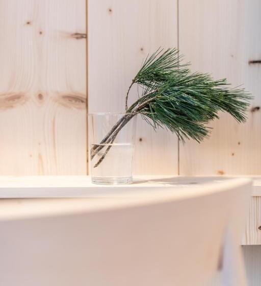 高级大房间, Mari Pop