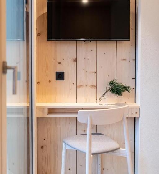 带2个卧室的套房, Mari Pop