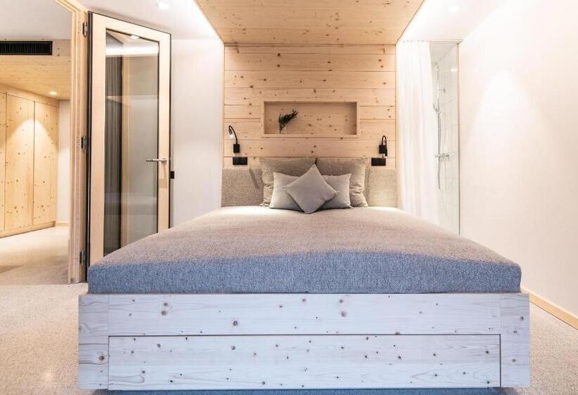 带2个卧室的套房, Mari Pop