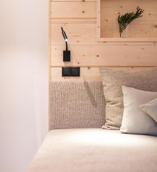 带2个卧室的套房, Mari Pop