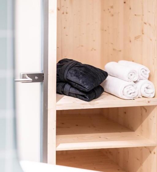 带2个卧室的套房, Mari Pop