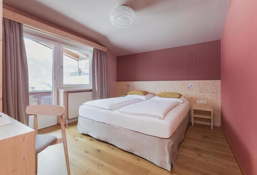 标准间带阳台, Mari Pop