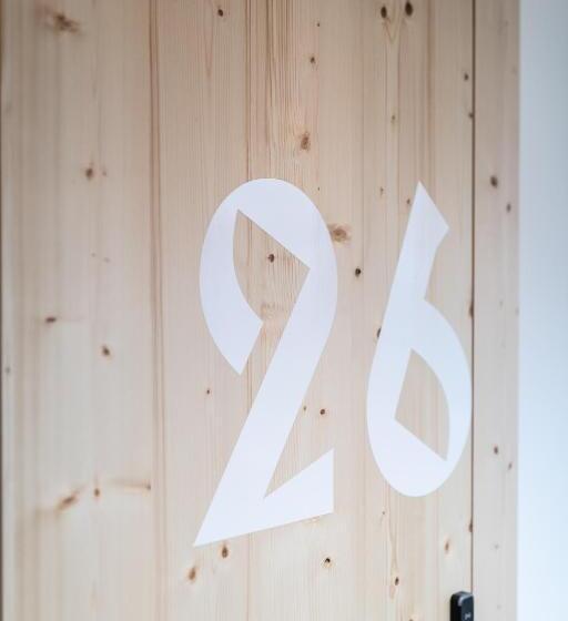 山景套房, Mari Pop