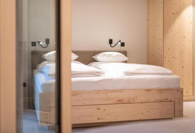 带2个卧室的套房, Mari Pop