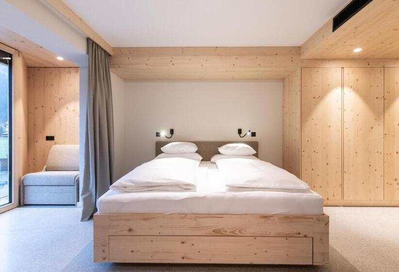 带2个卧室的套房, Mari Pop